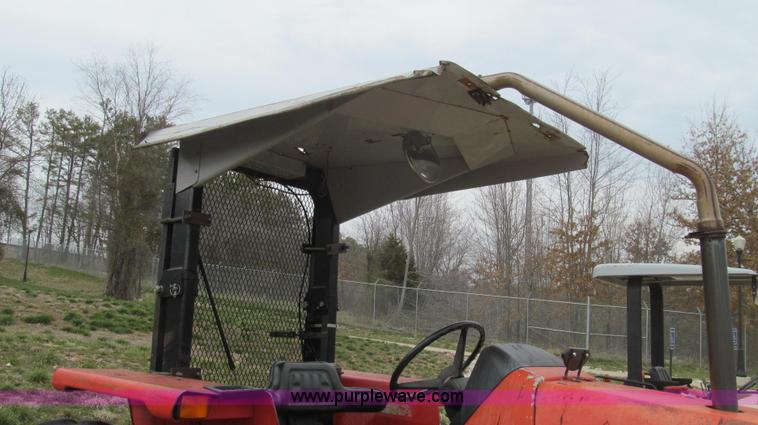 image for item E3872 1999 Massey-Ferguson 4253 tractor