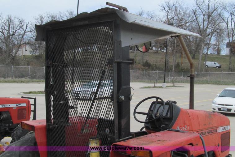 image for item E3872 1999 Massey-Ferguson 4253 tractor