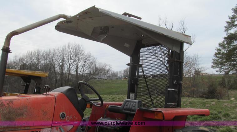 image for item E3872 1999 Massey-Ferguson 4253 tractor