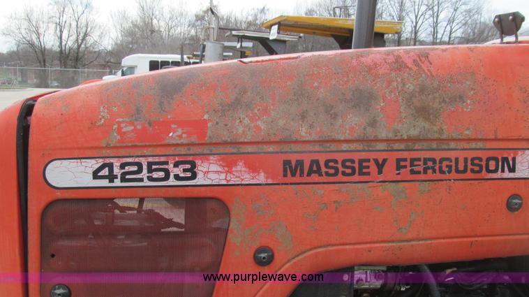 image for item E3872 1999 Massey-Ferguson 4253 tractor