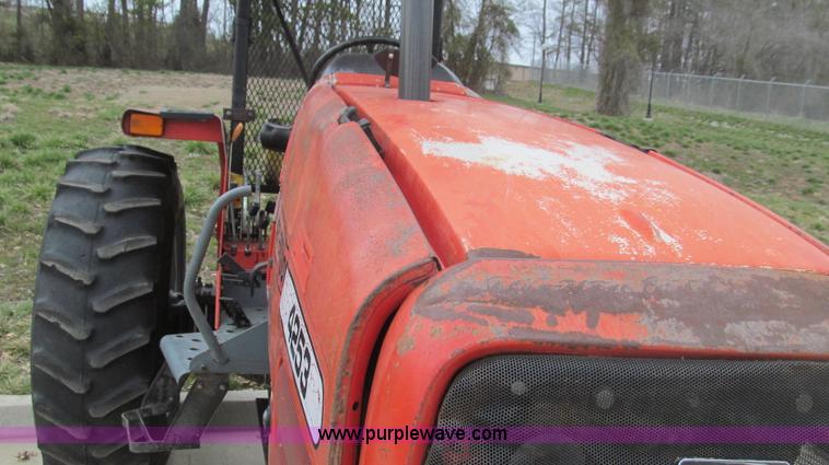 image for item E3872 1999 Massey-Ferguson 4253 tractor