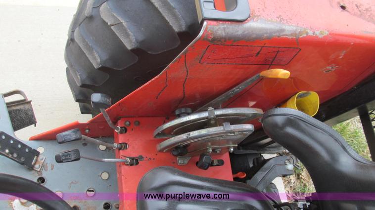 image for item E3872 1999 Massey-Ferguson 4253 tractor