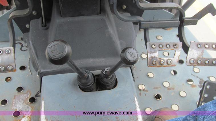 image for item E3872 1999 Massey-Ferguson 4253 tractor