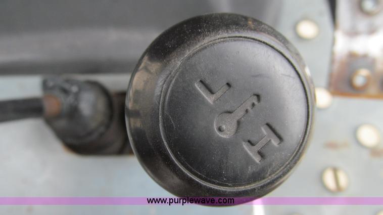 image for item E3872 1999 Massey-Ferguson 4253 tractor