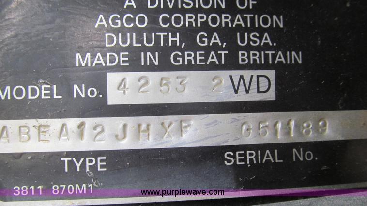 image for item E3872 1999 Massey-Ferguson 4253 tractor