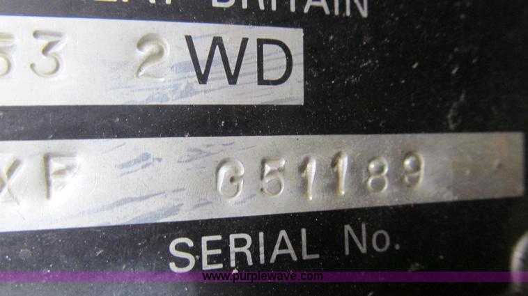 image for item E3872 1999 Massey-Ferguson 4253 tractor