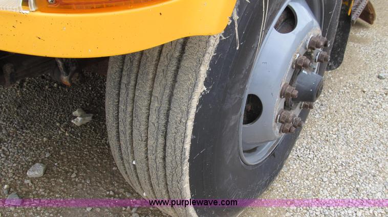 image for item E3899 1999 International 4900 dump truck