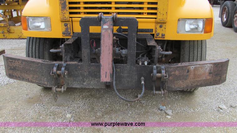 image for item E3899 1999 International 4900 dump truck