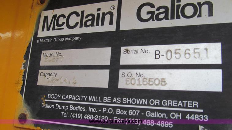 image for item E3899 1999 International 4900 dump truck