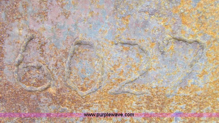 image for item E3899 1999 International 4900 dump truck