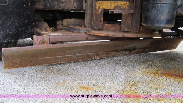 image for item E3899 1999 International 4900 dump truck