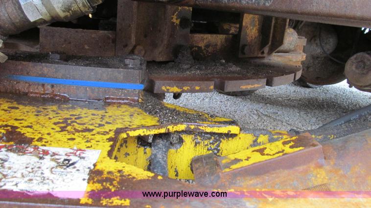 image for item E3899 1999 International 4900 dump truck