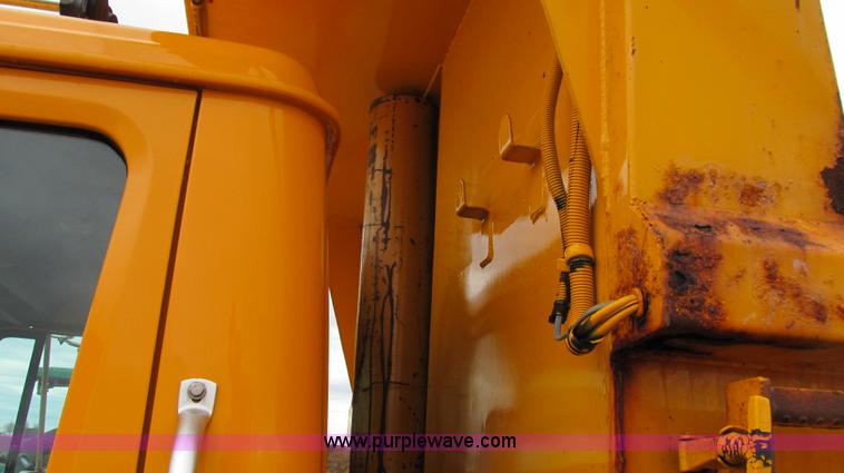 image for item E3899 1999 International 4900 dump truck