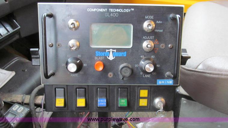 image for item E3899 1999 International 4900 dump truck