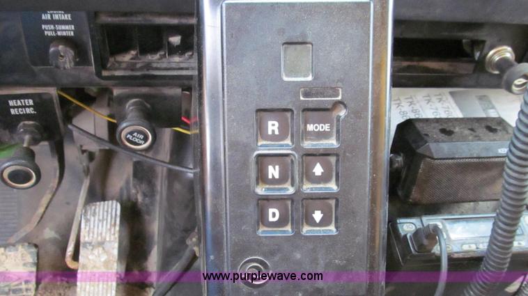 image for item E3899 1999 International 4900 dump truck