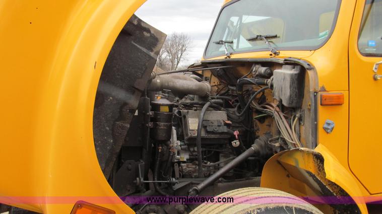 image for item E3899 1999 International 4900 dump truck