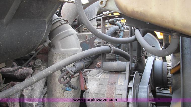 image for item E3899 1999 International 4900 dump truck