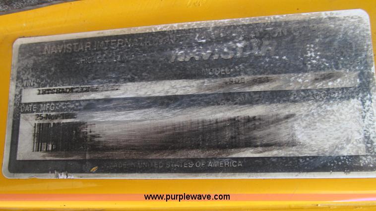 image for item E3899 1999 International 4900 dump truck