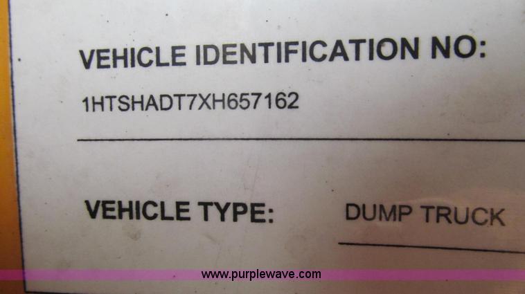 image for item E3899 1999 International 4900 dump truck