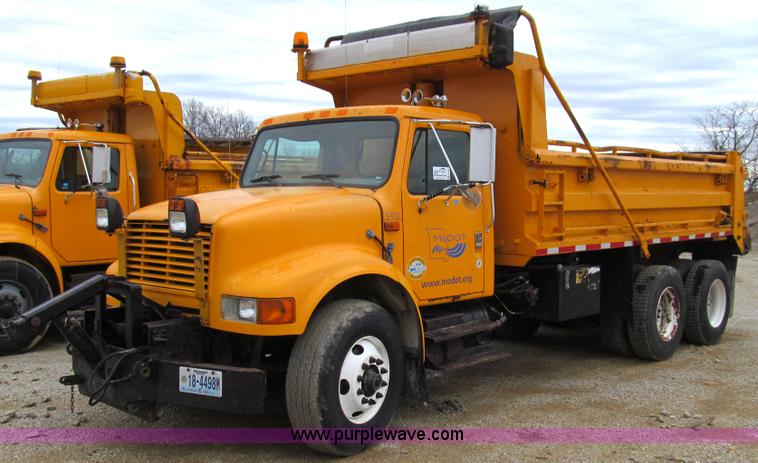image for item E3900 1999 International 4900 dump truck