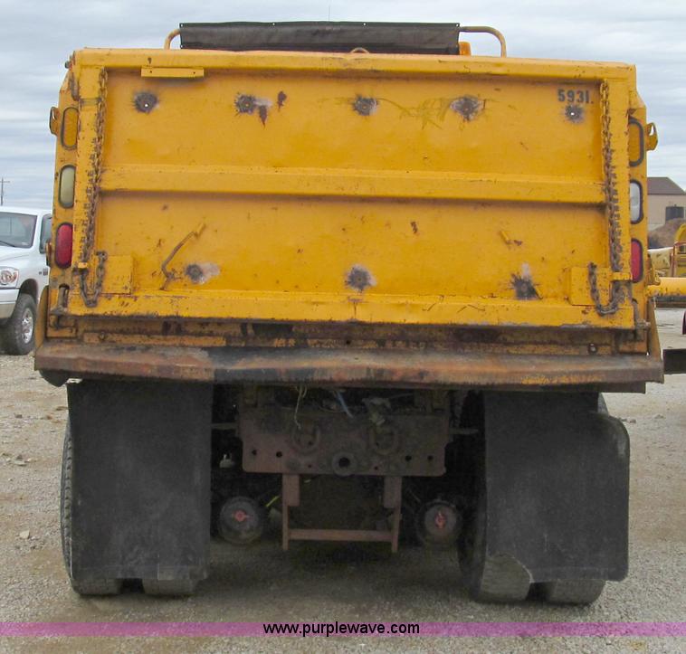 image for item E3900 1999 International 4900 dump truck