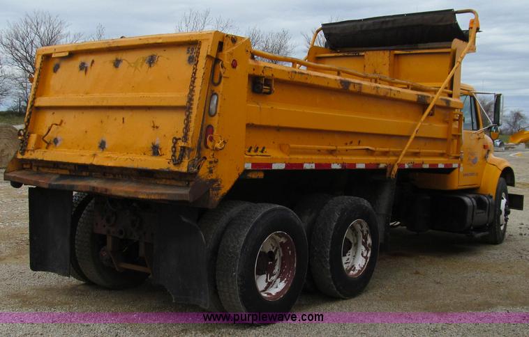 image for item E3900 1999 International 4900 dump truck