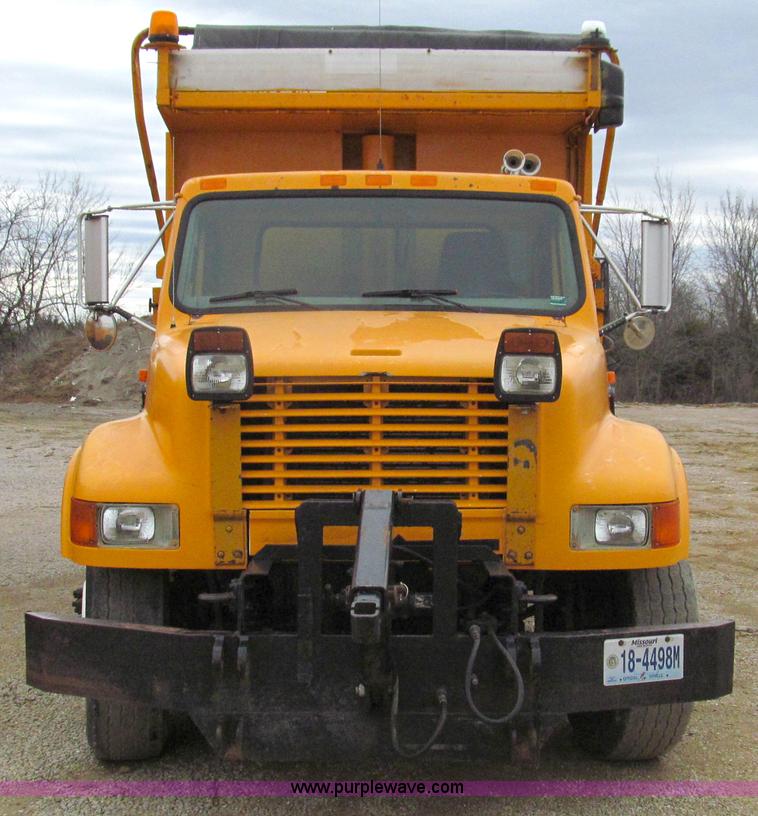 image for item E3900 1999 International 4900 dump truck