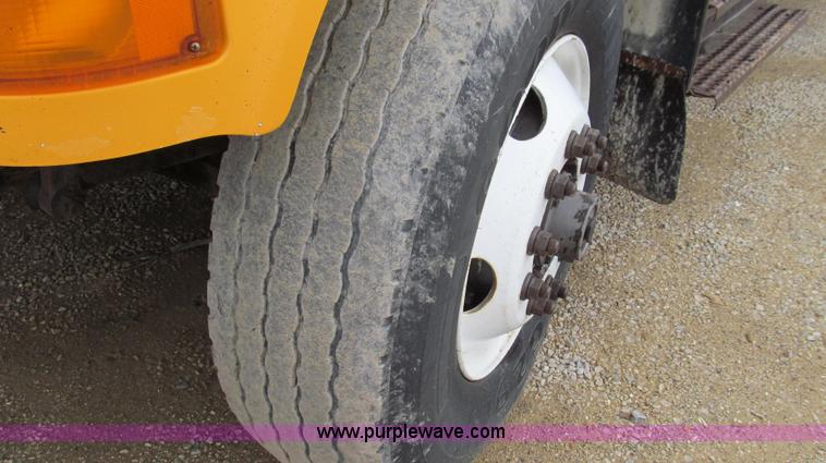 image for item E3900 1999 International 4900 dump truck