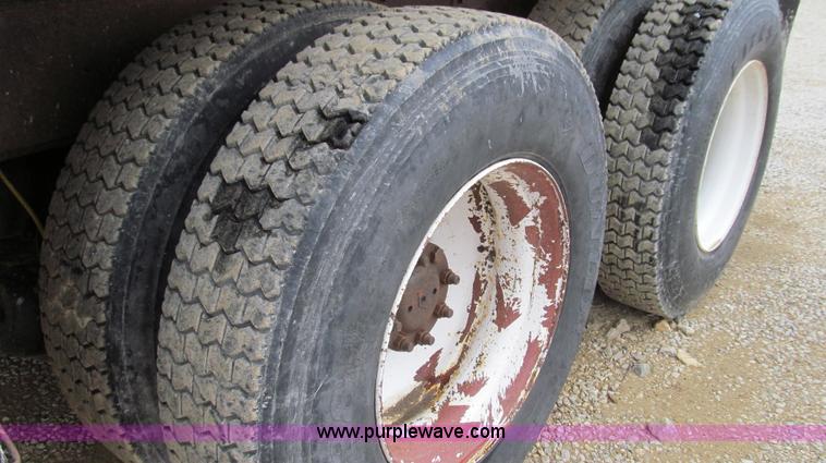 image for item E3900 1999 International 4900 dump truck