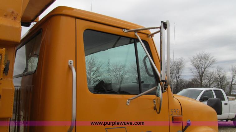 image for item E3900 1999 International 4900 dump truck
