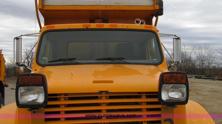 image for item E3900 1999 International 4900 dump truck