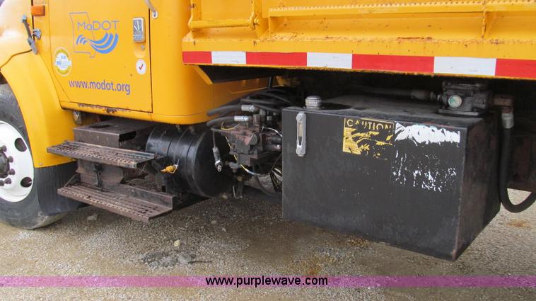 image for item E3900 1999 International 4900 dump truck