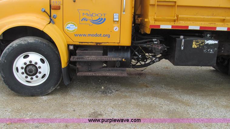 image for item E3900 1999 International 4900 dump truck