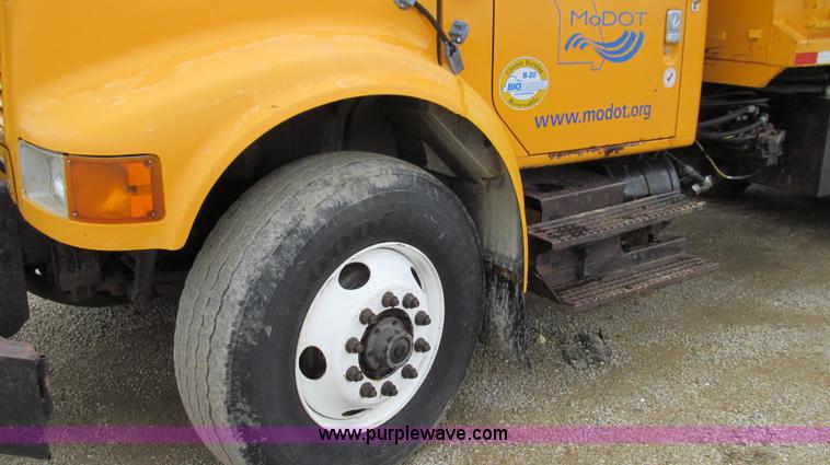 image for item E3900 1999 International 4900 dump truck