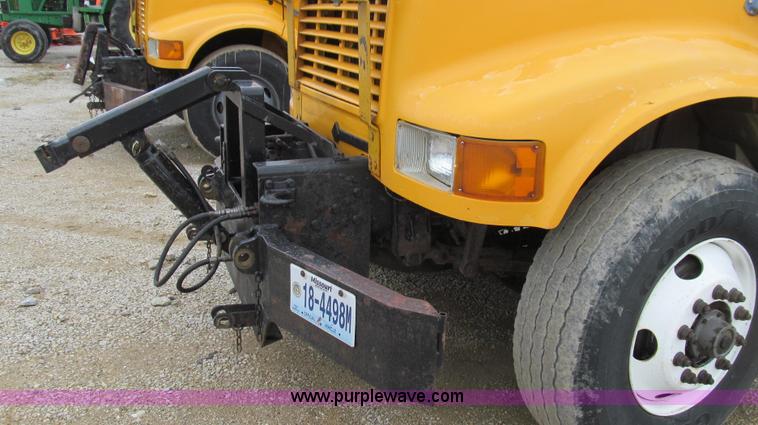 image for item E3900 1999 International 4900 dump truck