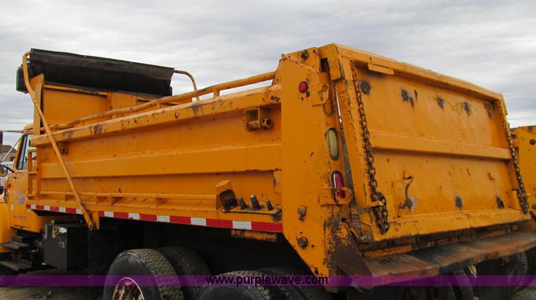 image for item E3900 1999 International 4900 dump truck