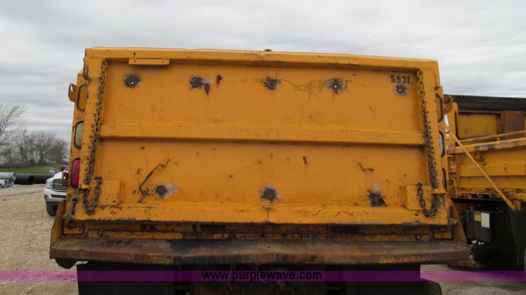 image for item E3900 1999 International 4900 dump truck
