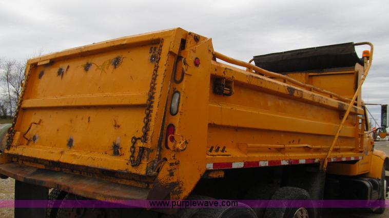 image for item E3900 1999 International 4900 dump truck