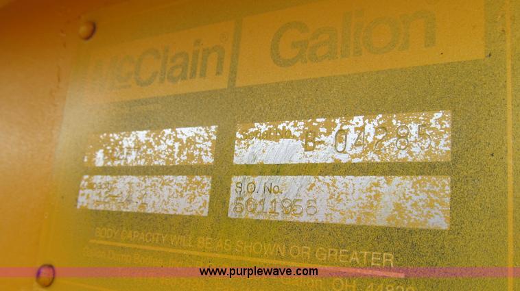 image for item E3900 1999 International 4900 dump truck