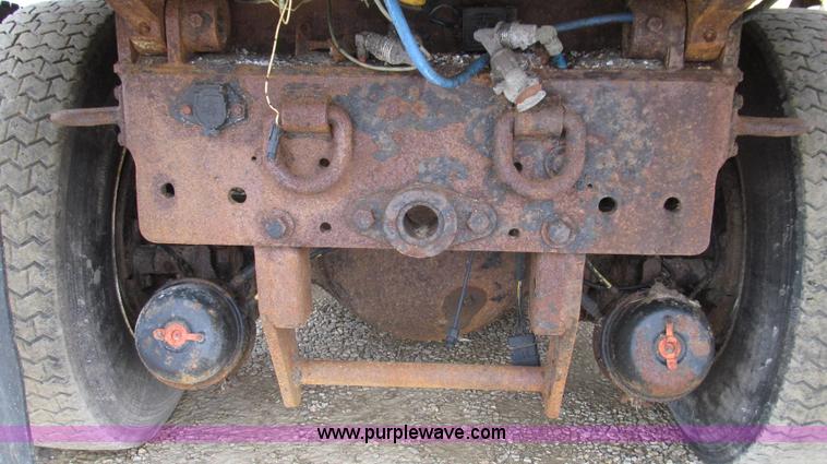 image for item E3900 1999 International 4900 dump truck