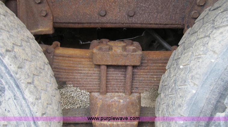 image for item E3900 1999 International 4900 dump truck