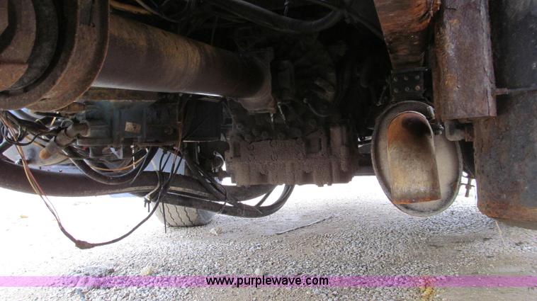 image for item E3900 1999 International 4900 dump truck