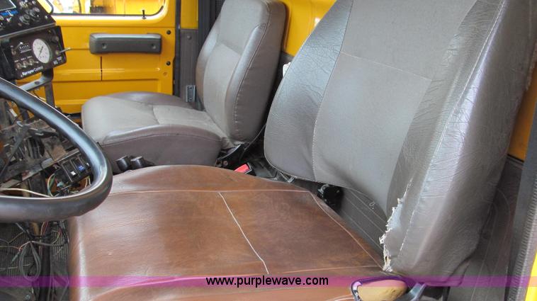 image for item E3900 1999 International 4900 dump truck