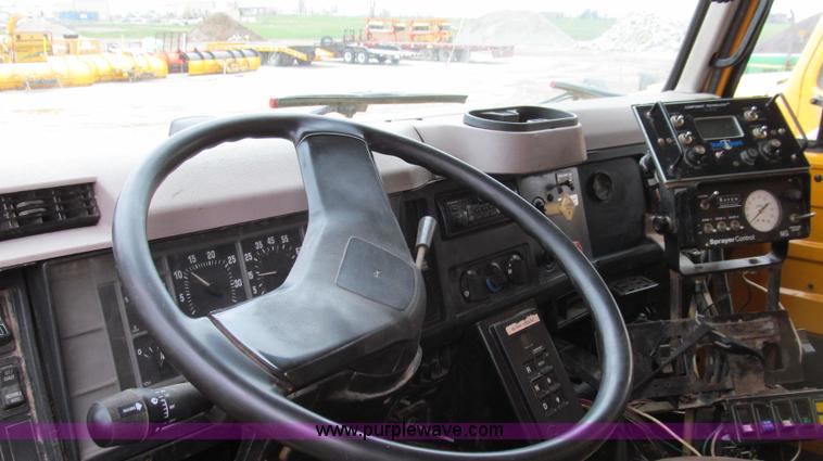 image for item E3900 1999 International 4900 dump truck