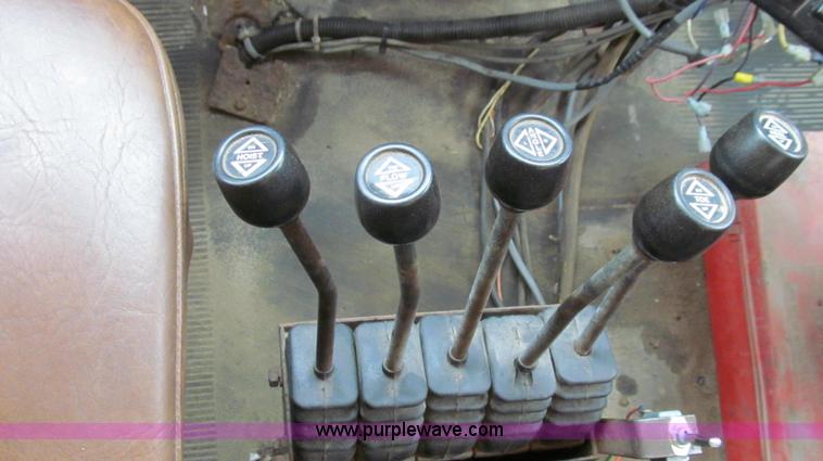 image for item E3900 1999 International 4900 dump truck