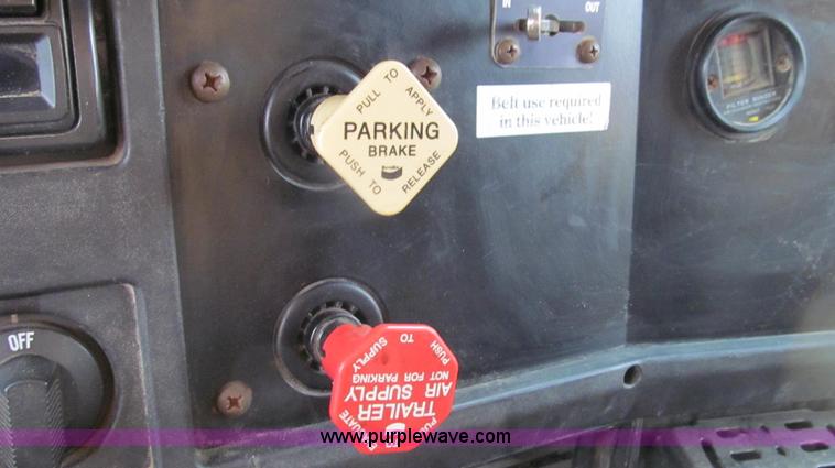 image for item E3900 1999 International 4900 dump truck