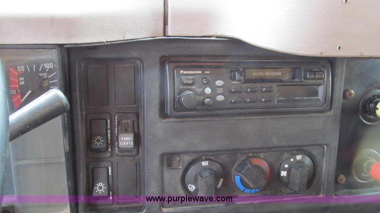 image for item E3900 1999 International 4900 dump truck