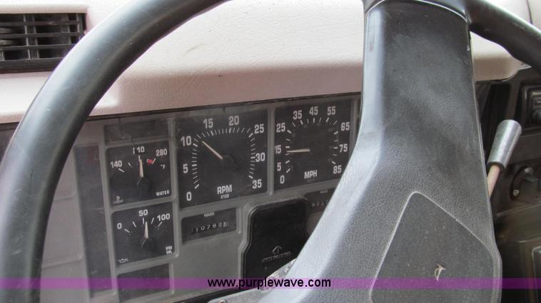 image for item E3900 1999 International 4900 dump truck