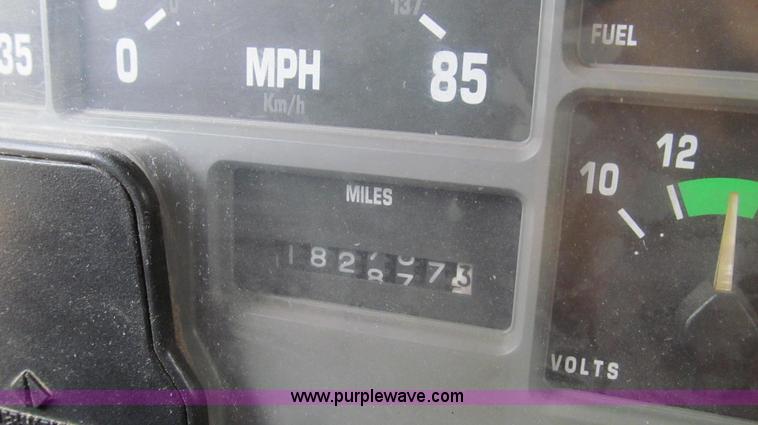 image for item E3900 1999 International 4900 dump truck