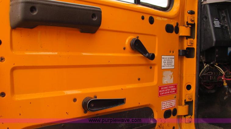 image for item E3900 1999 International 4900 dump truck